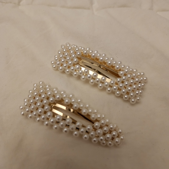 PEARL HAIR CLIPS - Picture 2 of 2
